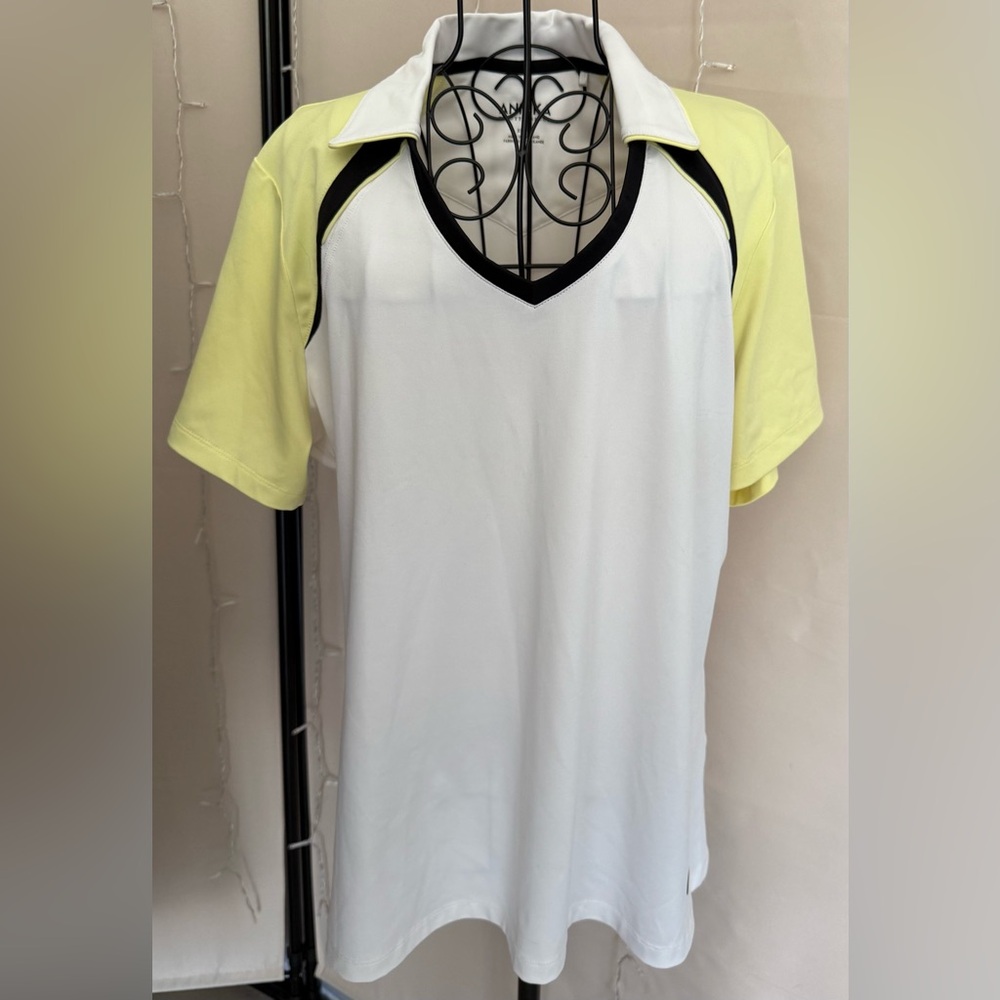 ANNIKA From Cutter & Buck White, Yellow, & Black Women’s Gold Shirt, XL.